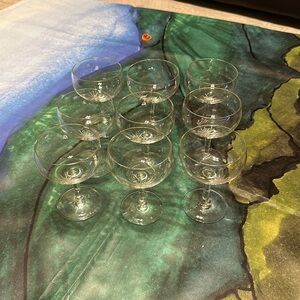 VINTAGE SNOWFLAKE OR STAR WINE DRINKS GLASS SET OFF 9 IN EXCELLENT CONDI…